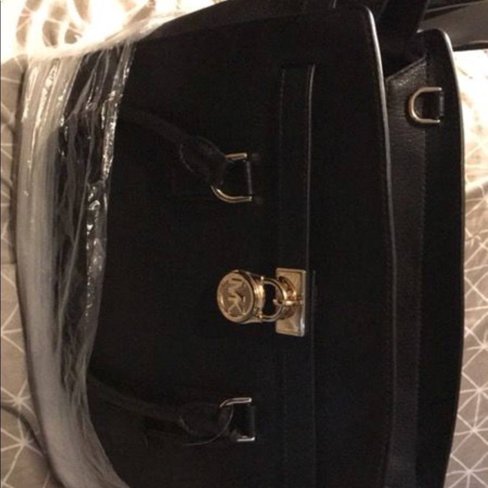 MICHEAL KORS EXTRA LARGE TOTE.  ON HOLD !